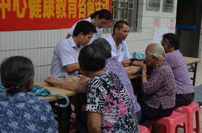 “關愛居民，送健康”——橋頭石水口社區綜合服務中心攜手社區衛生服務中心開展健康咨詢活動